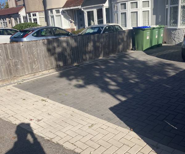 Sutherland Avenue, DA16