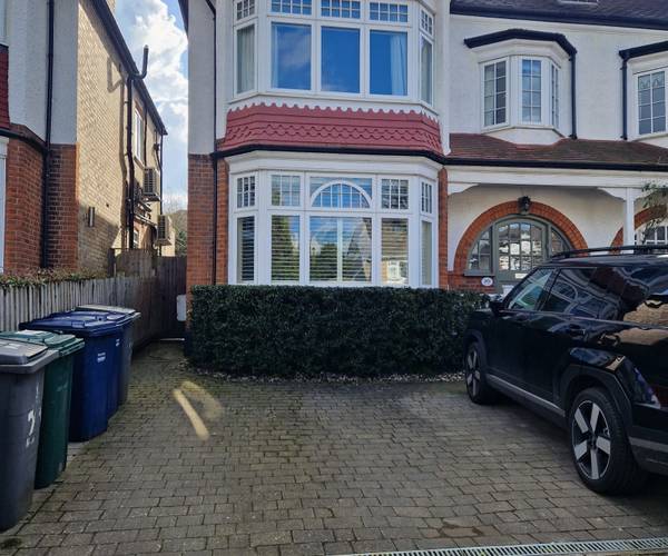 Parking on Sylvan Avenue, NW7