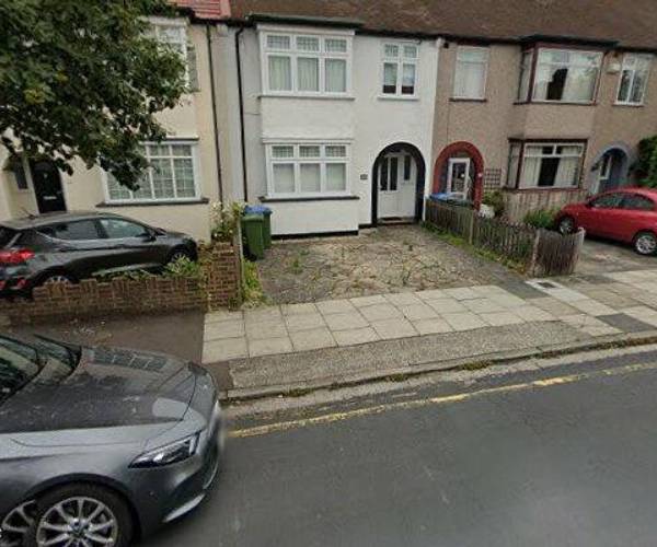 Parking on Cadwallon Road, SE9