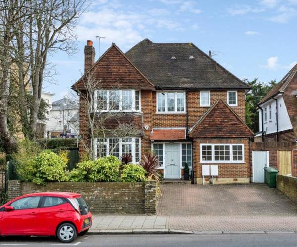 Parking on Roehampton Lane, SW15