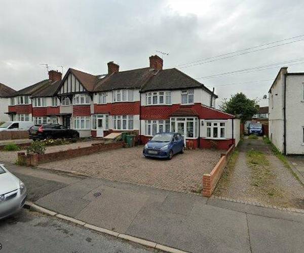 Parking on Windsor Avenue, SM3