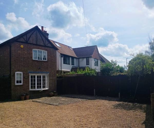 Guildford Road, GU22