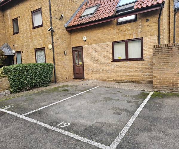 Parking on Shaftesbury Quay, SG14