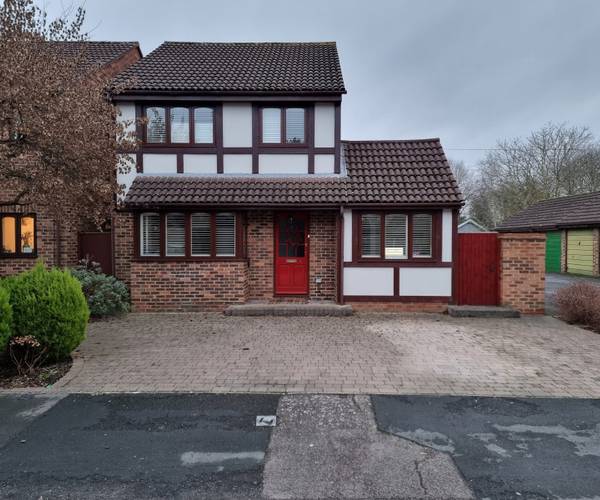Fitzrobert Place, TW20