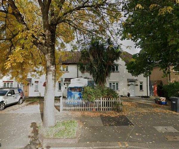 Parking on London Road, TW8