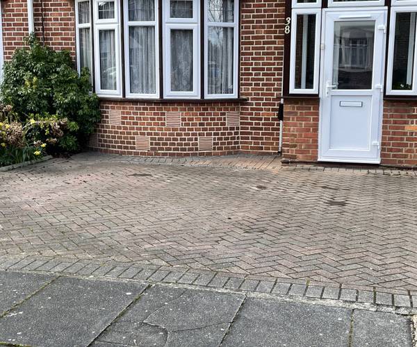 Parking on Bassett Gardens, TW7