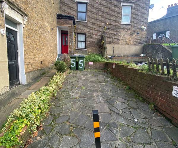 Parking on Sandy Hill Road, SE18