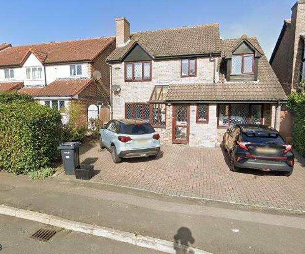Parking on Oakhurst Close, IG6