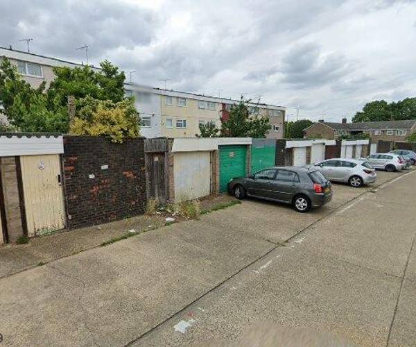 Parking on Beehive Lane, SS14
