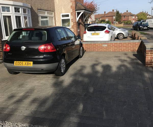Parking on Roundmoor Drive, EN8