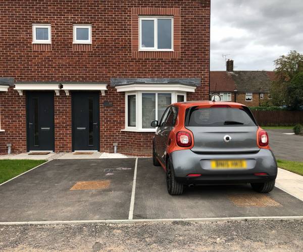 Parking on Hammond Drive, L24