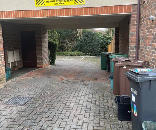 Parking on Elms Lawn Close AL1 