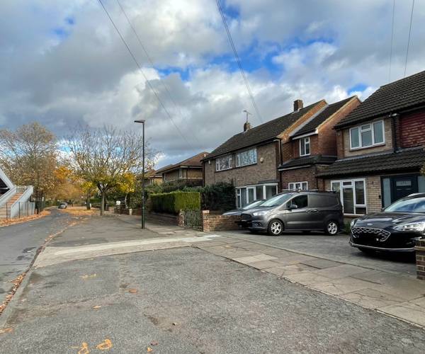 Chertsey Road, TW2