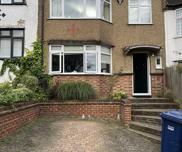 Woodfall Avenue, EN5