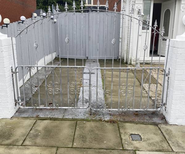 Parking on Waller Close, L4