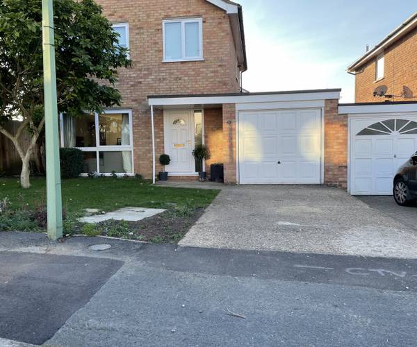 Parking on Farm Close, IP33