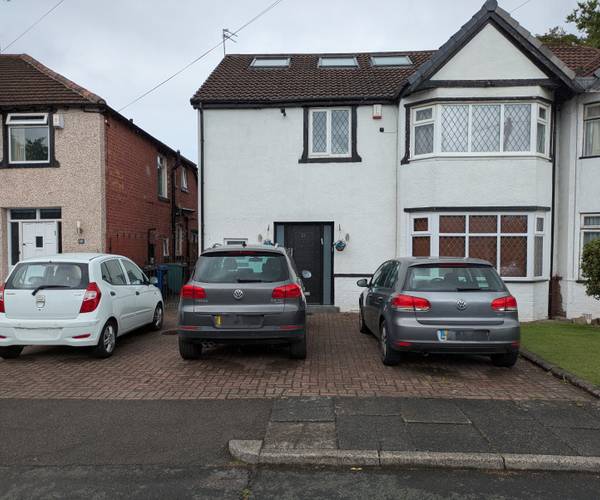 Parking on Lancaster Drive, M25