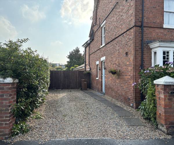 Parking on Yew Tree Road, DY10