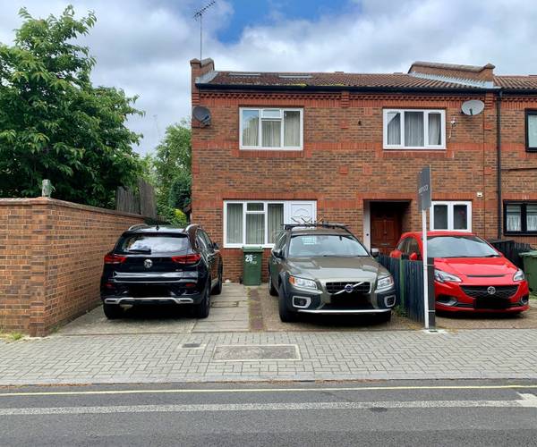 Parking on Solon New Road, SW4