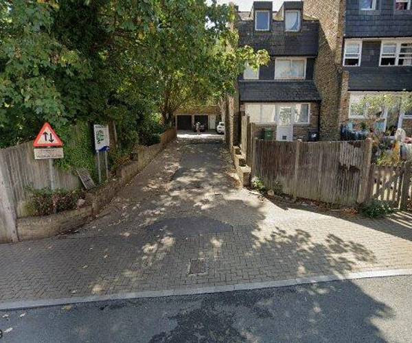Parking on Yeoman Close, SE27
