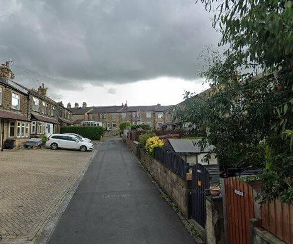 Norman Avenue, HX5