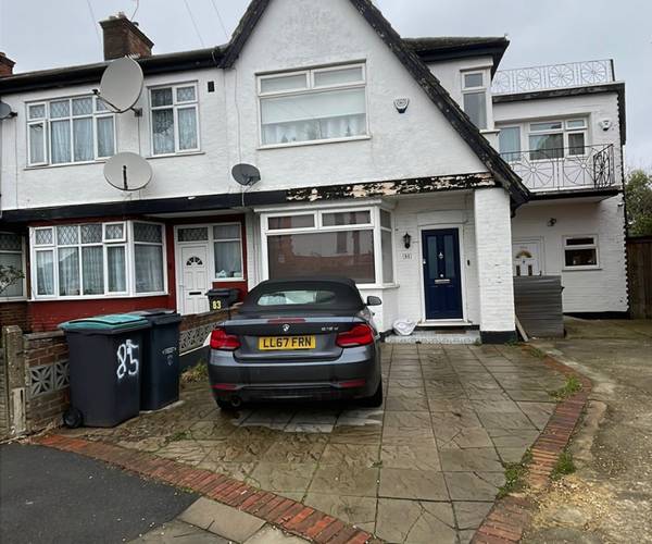 Parking on Stirling Road, N22