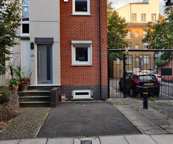 Parking on Blondin Street, E3