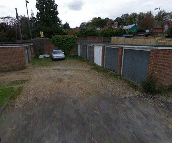 Parking on Woodlea Gardens, SO30