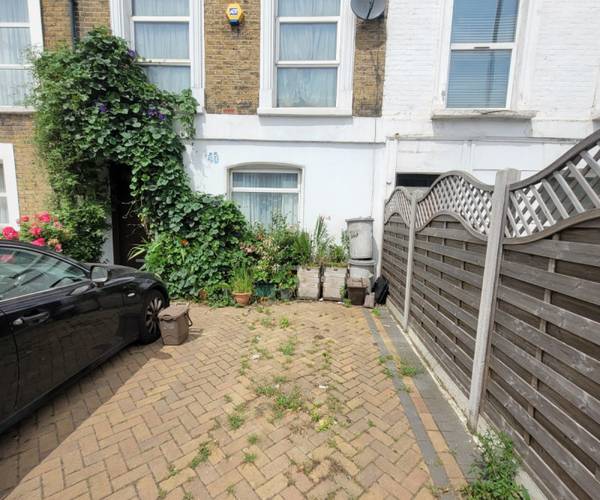 Parking on Tollington Road, N7