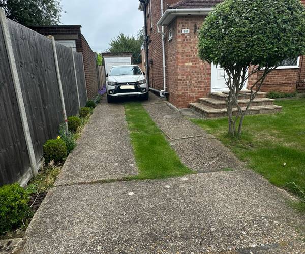 Parking on Saxon Close, UB8