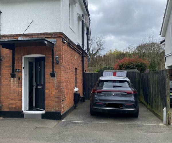 Parking on Station Road, IG7