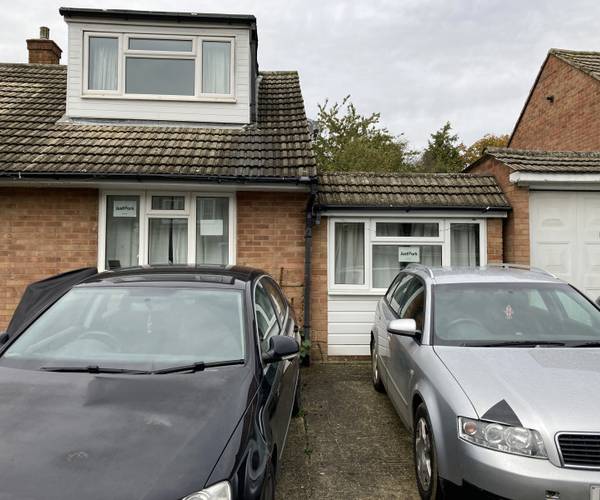 Parking on Garnetts, CM22