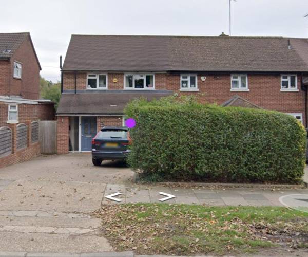 Parking on Batchwood Drive, AL3