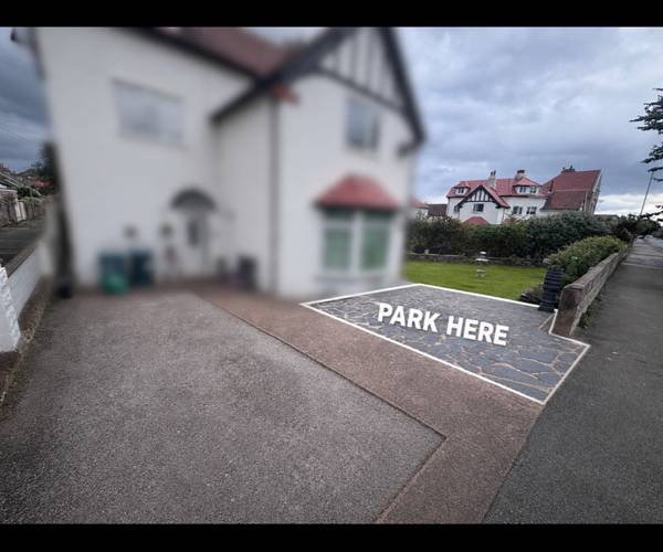 Parking on Trinity Avenue, LL30