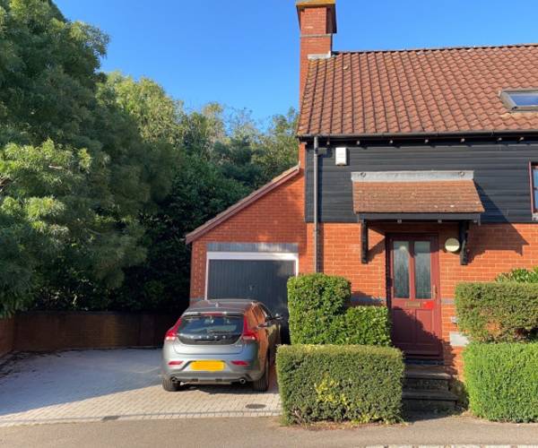 Parking on Linceslade Grove, MK5