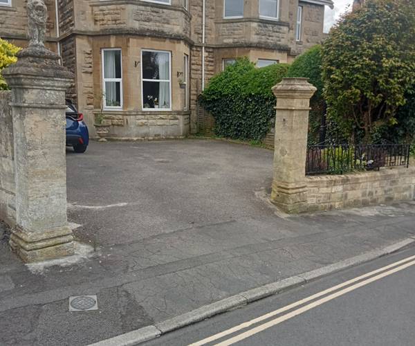 Parking on Bloomfield Avenue, BA2