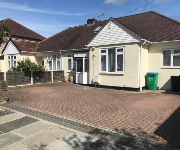 Waverley Avenue, TW2