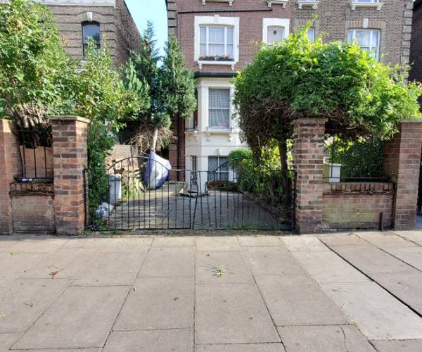 Parking on Uxbridge Road, W12