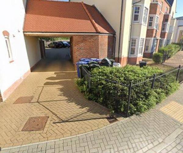 Parking on Pioneer Way, OX26