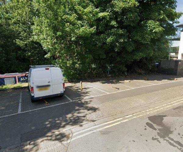 Parking on Tramway Road, OX16