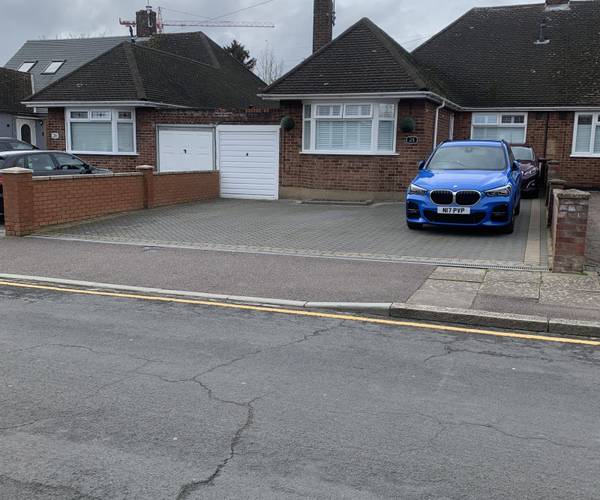 Parking on Abingdon Road, LU4
