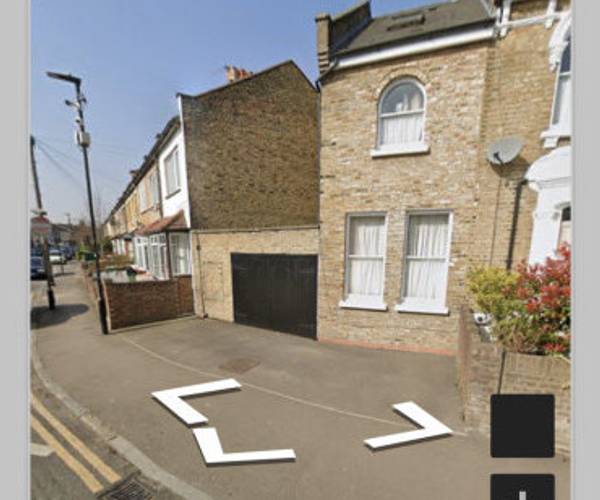 Parking on Chestnut Avenue, E7