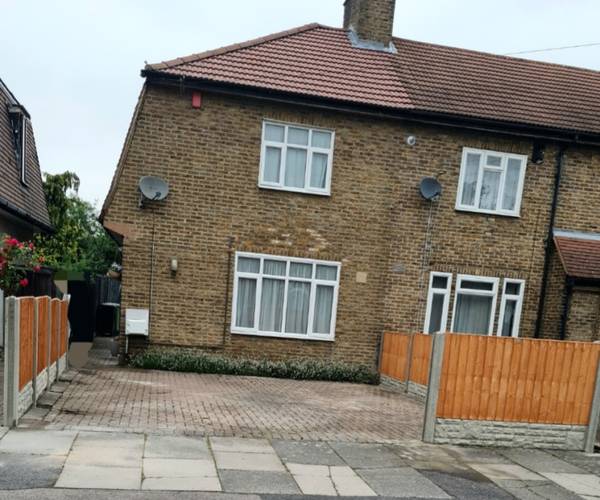 Parking on Broadmead, SE6