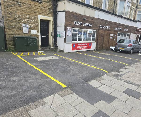Parking on Reads Avenue, FY1