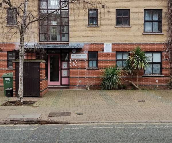 Langley Lane, SW8