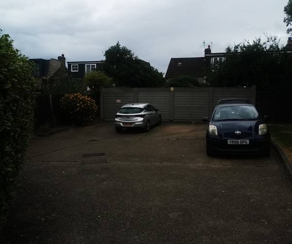Crowthorne Close, SW18