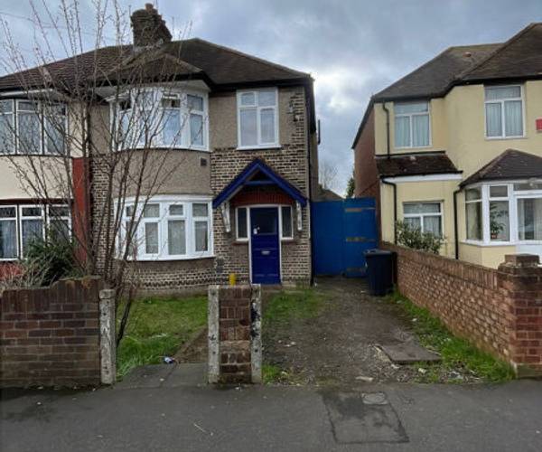 Bulstrode Avenue, TW3