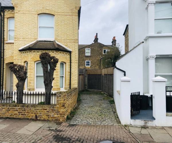 Parking on Rossiter Road, SW12