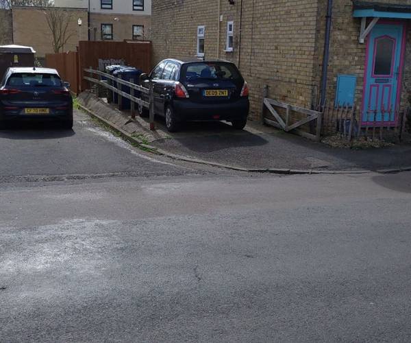 Avenue Road, PE29