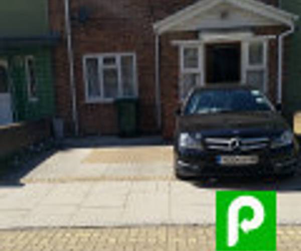 Parking on Hearnshaw Street, E14